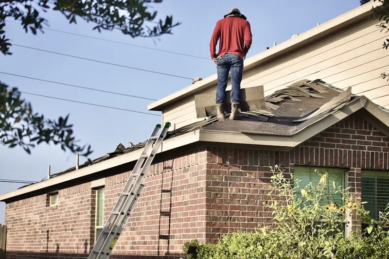 Professional roofer working on a residential roof in Dorlan
